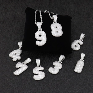 Pendentifs chiffres 0-9 hip hop glacés avec zircons blancs sur une chaîne de corde