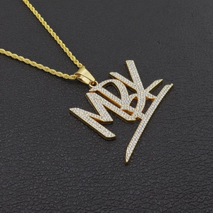 Collier hip hop MBK avec pendentif lettre glacée et chaîne en or pour un style urbain
