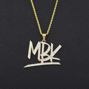 Collier Pendentif Lettre MBK Hip Hop Iced Out Alliage Strass Or Chaîne Torsadée Bijoux pour Hommes Femmes Fête