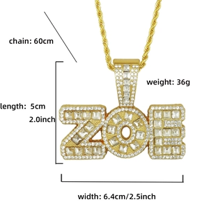 Détails et dimensions du grand pendentif doré ZOE serti de diamants avec chaîne torsadée