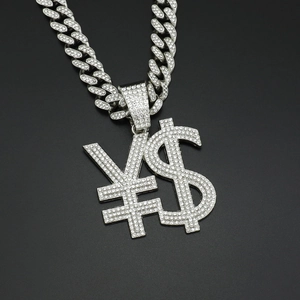 Collier Pendentif Symbole Monétaire en Alliage de Strass Iced Out Hip-hop Signe d'Argent Dollar Yen Yuan Bijoux pour Hommes Femmes