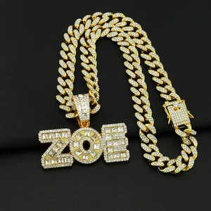 Collier Pendentif Lettre ZOE Hip Hop Iced Out Alliage Strass Chaîne Cubaine Style Punk Bijoux de Mode pour Hommes Femmes