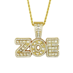 Collier hip hop lettre ZOE avec pendentif en zircone et chaîne torsadée dorée