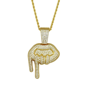 Collier hip hop glacé avec pendentif main dorée dégoulinante et pierres en zircon