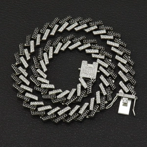 Macro della catena cubana hip hop da 15 mm con pavé di zirconi cubici neri e bianchi