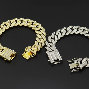 Détail de bracelets Cuban hip-hop de 18 mm en or et argent avec strass complets étincelants