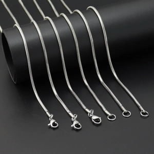 Polierte 2mm Edelstahl Silberne Schlangenkette mit Karabinerverschluss in Reihe