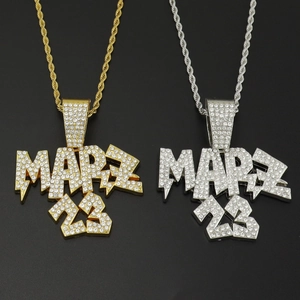 Collier hip hop avec pendentif MARZ 23 serti de diamants sur chaîne torsadée or et argent