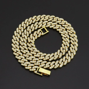Goldene Cuban Link Kette mit 9mm Zirkonia Mikropave und quadratischem Hip-Hop Verschluss