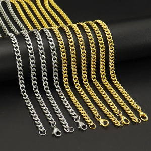 Détail de chaînes gourmettes de 5mm en or et argent avec fermoirs mousquetons
