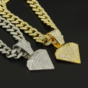 Colliers Cuban Link hip-hop or et argent avec grand pendentif pyramide serti de diamants