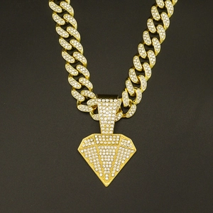 Collier chaîne cubaine dorée hip-hop avec pendentif pyramide diamanté pour mode de rue