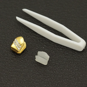 Dent grillz plaquée or 18 carats avec diamants, barre de silicone et pince incluse