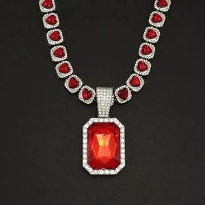 Collier hip hop avec gemme rouge, chaîne cubaine cœur et pendentif rectangulaire