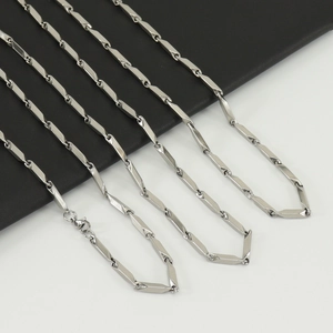 Collier maille carrée 3mm en acier inoxydable pour homme avec finition argentée polie