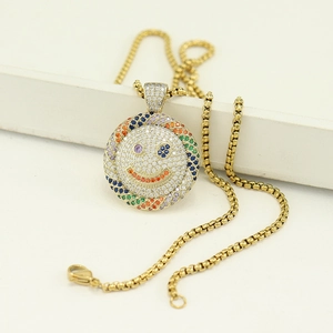 Pendentif visage souriant en or hip hop avec pierres colorées et zircone