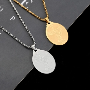 Collier avec pendentif ovale Saint Michel Archange en acier inoxydable or et argent