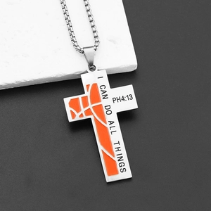 Collana con Ciondolo a Croce da Basket in Acciaio Inossidabile con Incisione Versetto Biblico Religioso Hip Hop per Uomo Donna