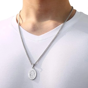 Collier avec pendentif médaille ovale Saint Michel Archange sur chaîne épi argentée