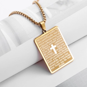 Collana quadrata in acciaio dorato con incisione della preghiera e croce bianca