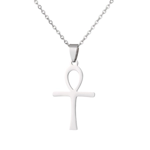 Collana con ciondolo a croce Ankh in acciaio inossidabile lucido per uomo e donna su bianco