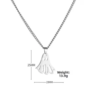 Détail du pendentif fantôme en acier argenté montrant les dimensions 25mm par 23mm