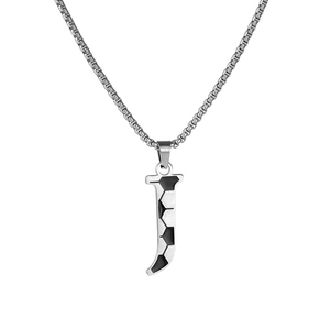 Détail du pendentif lettre J en acier inoxydable argenté avec motif football et chaîne box