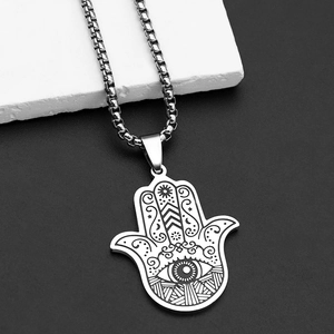 Collier main de Fatma en acier inoxydable avec gravures de l'œil protecteur et du soleil
