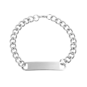 Detail van gepolijste roestvrijstalen Cubaanse schakelarmband met blanco ID-plaatje