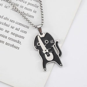 Kreative Edelstahlkette mit Cartoon-Schwarzkatze und Dolch-Anhänger für Damen und Herren