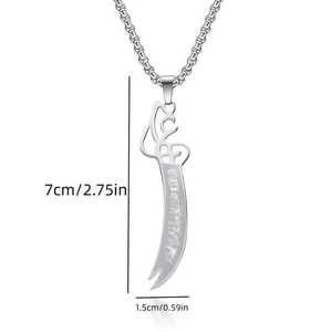 Collier pendentif épée vintage en acier inoxydable avec gravure arabe et chaîne torsadée
