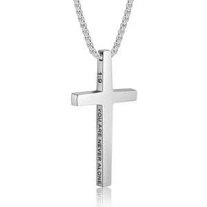 Poliertes Kreuz-Anhänger-Halskette aus Edelstahl mit inspirierender Gravur auf weißem Hintergrund