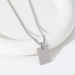 Collana minimalista in acciaio inossidabile argento con ciondolo a rettangolo lucido
