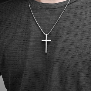 Collier avec pendentif croix en acier inoxydable poli argenté et chaîne box pour homme