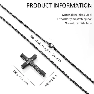 Vue détaillée du pendentif croix en acier noir avec gravure You Are Never Alone