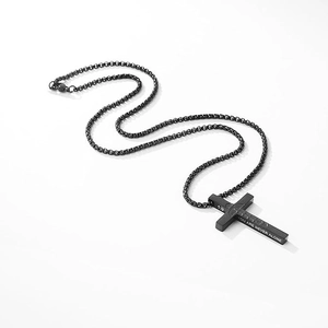 Collier croix en acier inoxydable noir avec gravure motivante et chaîne à mailles