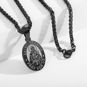 Collana con ciondolo ovale San Francesco in acciaio inossidabile e catena nera