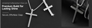 Détail d'un ensemble de deux pendentifs croix en acier poli et serti de zircons brillants