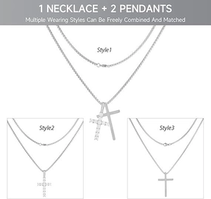 Détail montrant deux façons de porter les pendentifs double croix avec cristaux de zircone