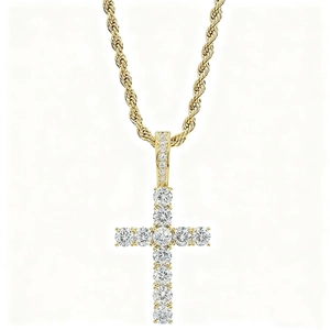Collier avec pendentif croix en or serti de pierres brillantes et chaîne torsadée