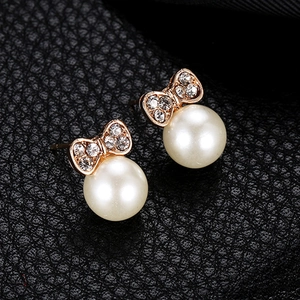 Boucles d'oreilles Puces Nœud Künstliche Perle Élégantes Avec Strass Alliage Design Ruban Plaqué Or Pour Femme Bijoux Mariage