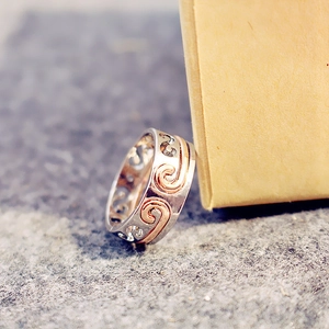 Detail shot of two-tone hollow ring with silver and rose gold hollow cloud patterns