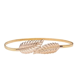 Elegant champagne gold elastic metal waist chain with textured leaf buckle for women