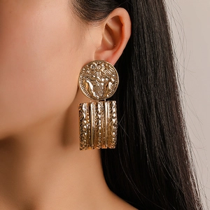Vintage Alloy Coin Relief Drop Earrings For Women Geometric Hammered Texture Rectangle Pendant Earrings Baroque Fashion Jewelry
