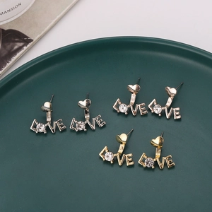 Ohrring-Set aus drei Paaren mit Herz- und LOVE-Design in Silber, Roségold und Gold