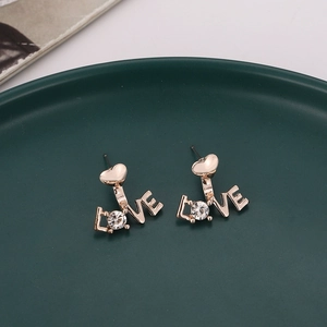 Vorne-hinten LOVE-Herz-Ohrstecker in Roségold mit funkelnden Diamant-Akzenten