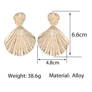 Size chart showing dimensions of gold scallop shell alloy earrings: 6.6cm by 4.8cm