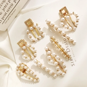 Elegantes Haarspangen-Set aus Goldlegierung mit Perlen und Strass in Geometrieform