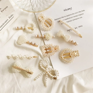 Élégant ensemble de 11 barrettes à perles avec nœuds, cœurs et motifs géométriques dorés