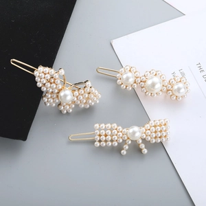 Three-piece set of elegant gold-plated pearl hair clips with butterfly and floral designs